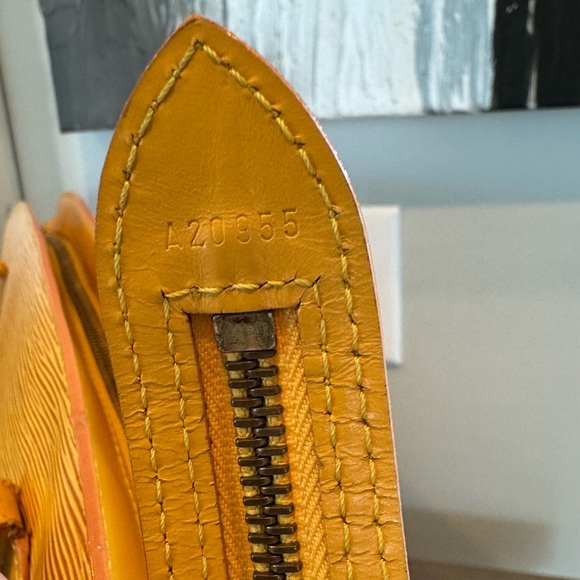 Louis Vuitton Epi St Jacques GM - Picture 11 of 17